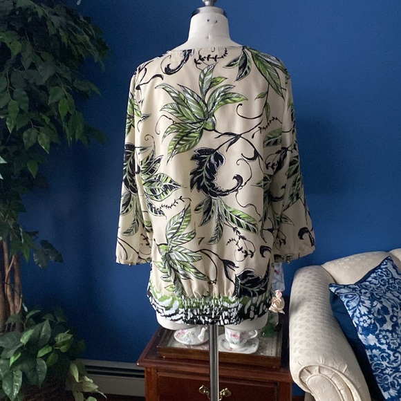 Chico’s Tan and Green Floral Printed 3/4 Blouse - Picture 3 of 9